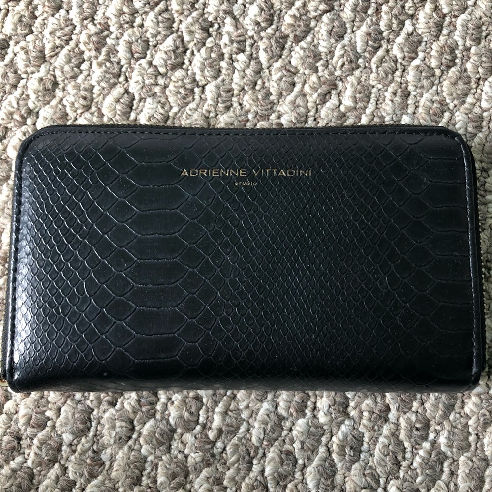Adrienne Vittadini wallet